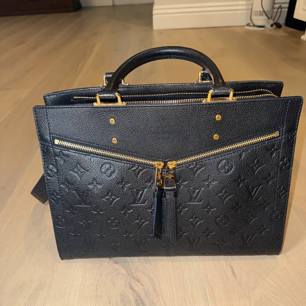 Louis Vuitton NV MM Shoulder Bag (M54273)
